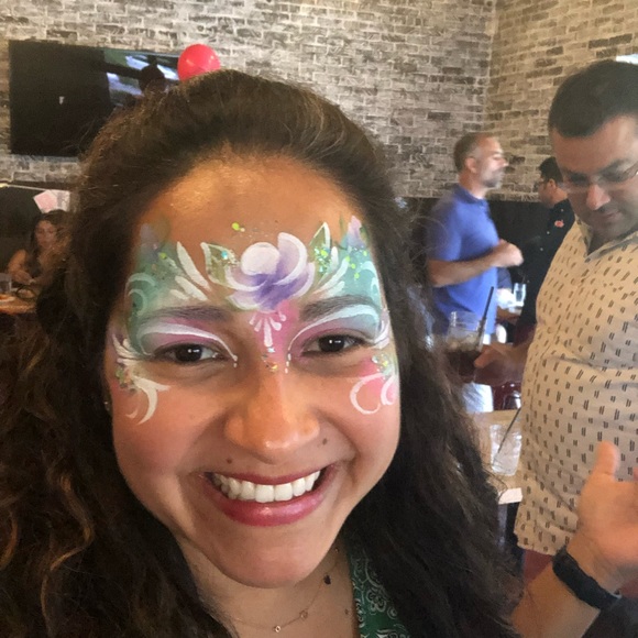 Meet your Posher, Lucia - Picture 2 of 3